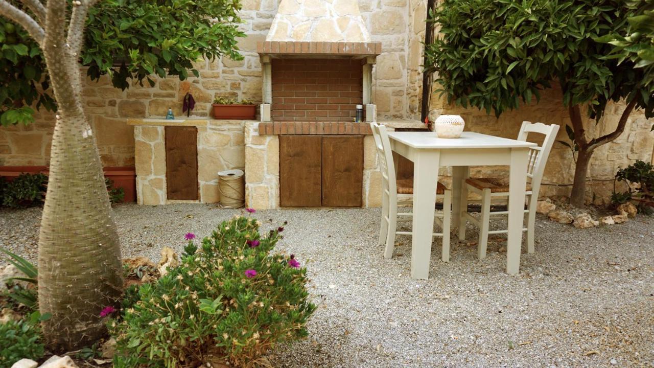 Villa Aspasia With Private Jacuzzi - Oasis Resort Kokkinos Pyrgos Exterior foto