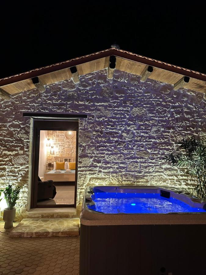 Villa Aspasia With Private Jacuzzi - Oasis Resort Kokkinos Pyrgos Exterior foto