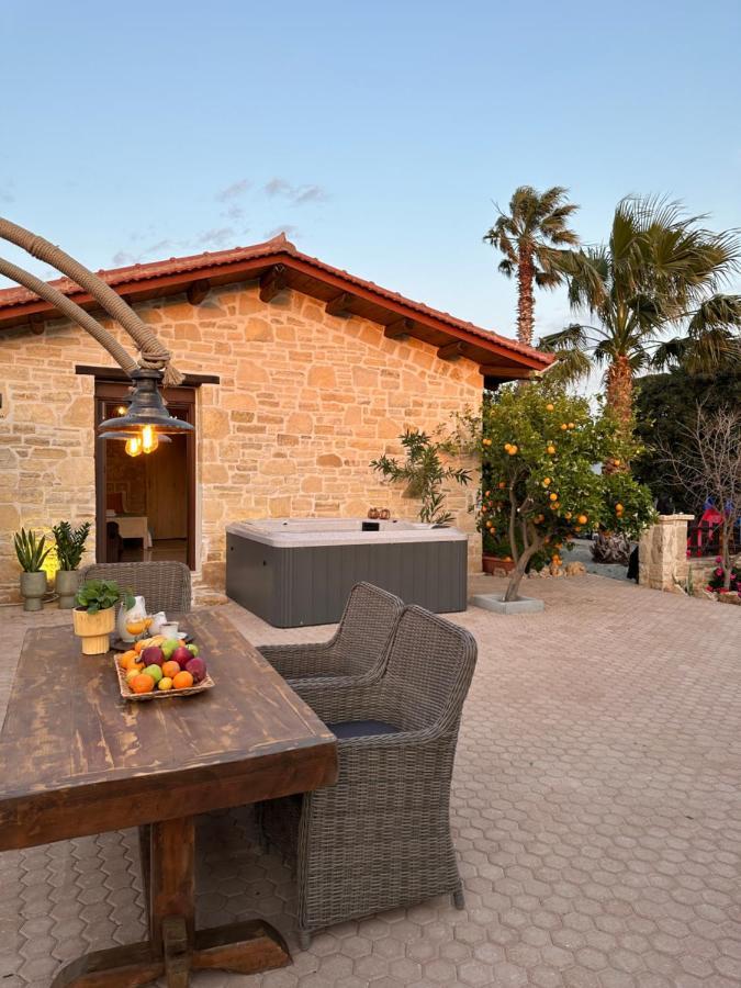Villa Aspasia With Private Jacuzzi - Oasis Resort Kokkinos Pyrgos Exterior foto