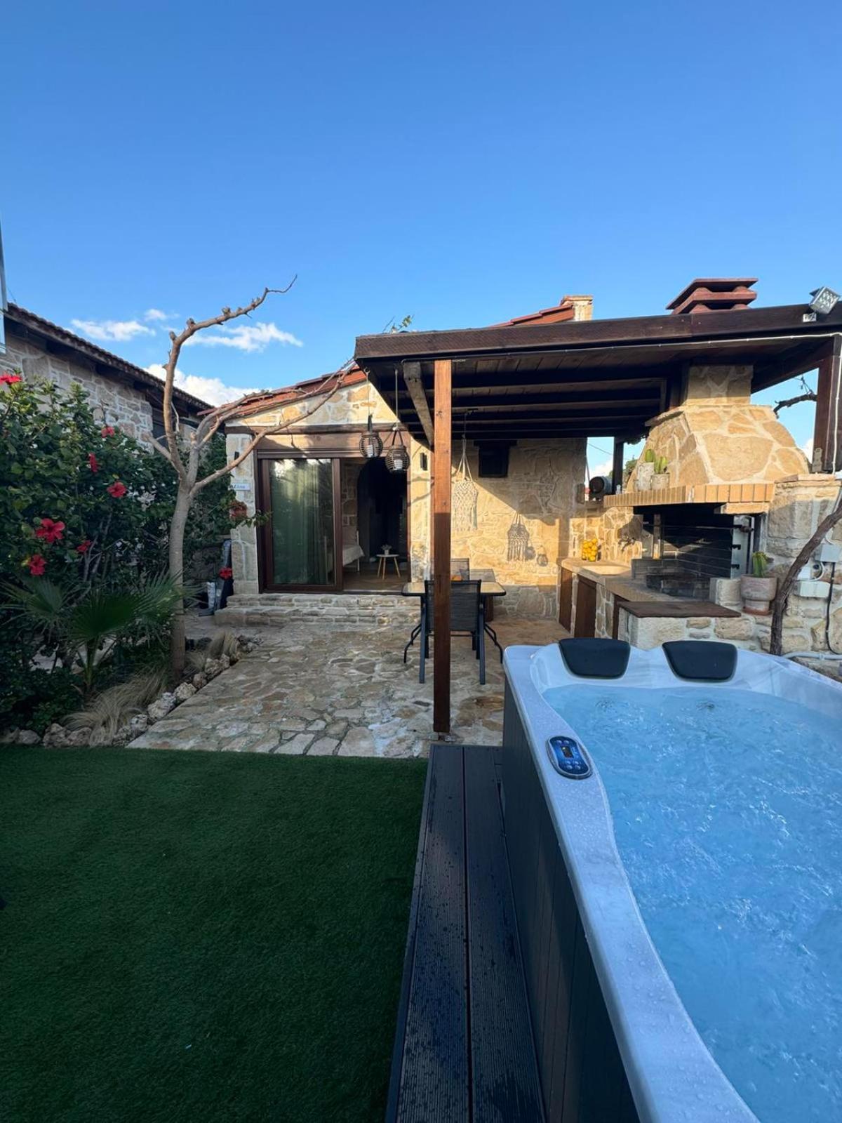 Villa Aspasia With Private Jacuzzi - Oasis Resort Kokkinos Pyrgos Exterior foto